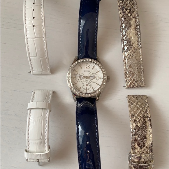 3 strap Guess watch - Picture 1 of 12